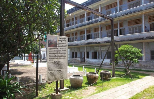 Phnom Penh Killing Fields and S-21 Museum Tour